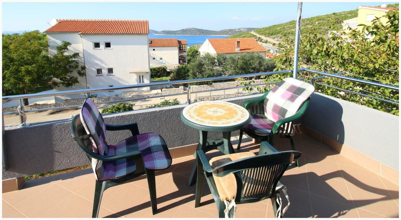 Apartments Ivan Perkov Tomas Bilo Primošten Esterno foto